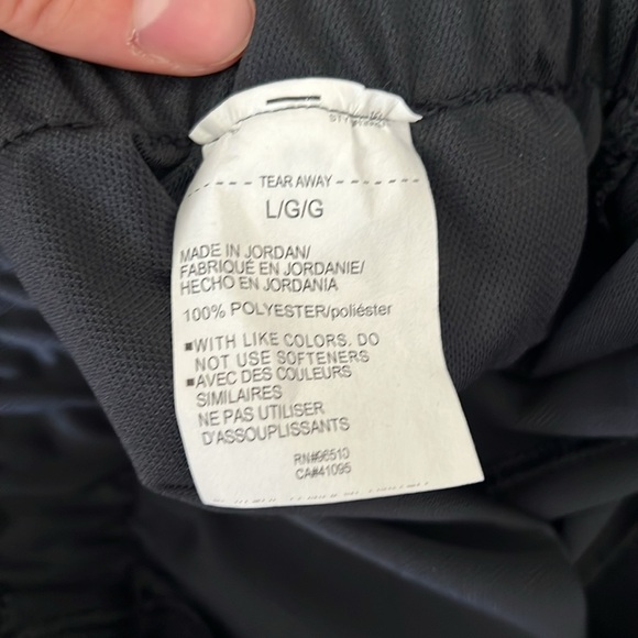 Under Armour Black Athletic Shorts Lightweight Performance - Picture 3 of 3